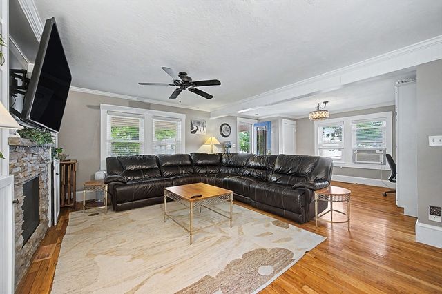 26 W Leonard St, Foxboro, MA 02035