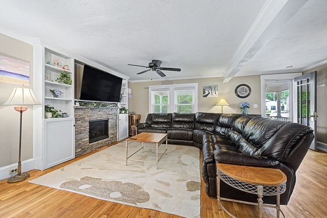 26 W Leonard St, Foxboro, MA 02035
