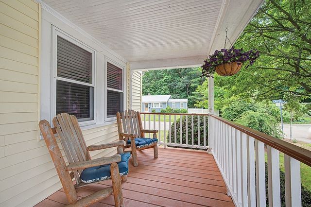 26 W Leonard St, Foxboro, MA 02035