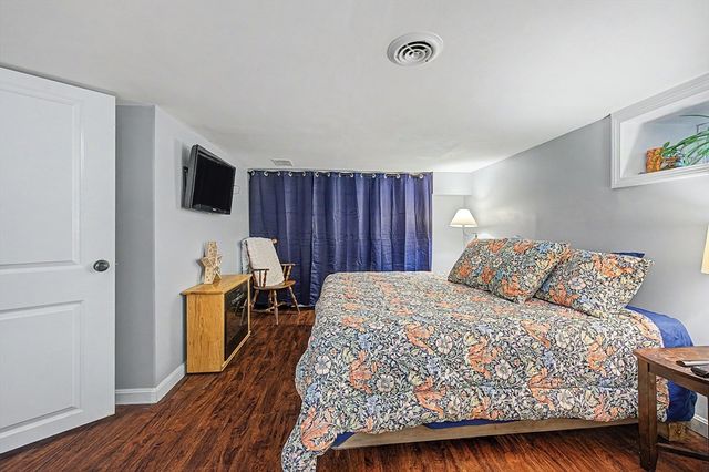 26 W Leonard St, Foxboro, MA 02035