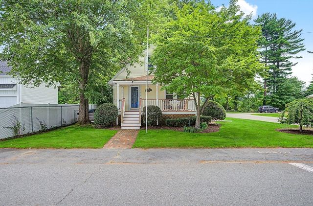 26 W Leonard St, Foxboro, MA 02035