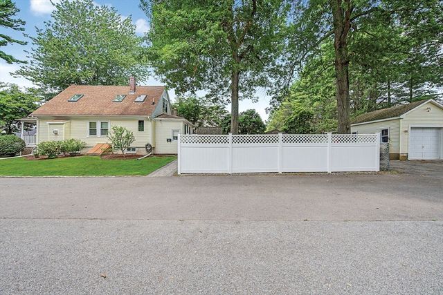 26 W Leonard St, Foxboro, MA 02035