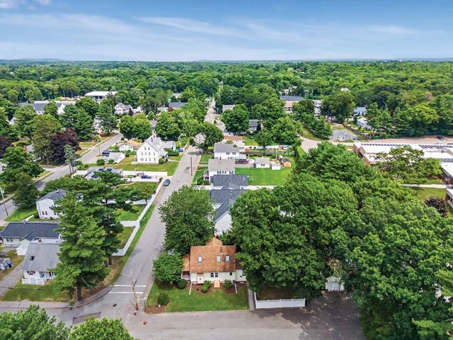 26 W Leonard St, Foxboro, MA 02035