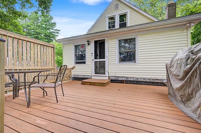 26 W Leonard St, Foxboro, MA 02035