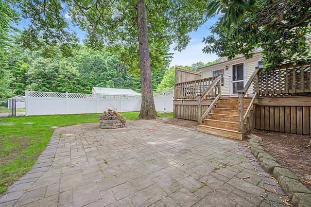 26 W Leonard St, Foxboro, MA 02035