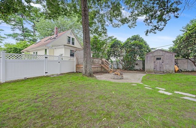 26 W Leonard St, Foxboro, MA 02035