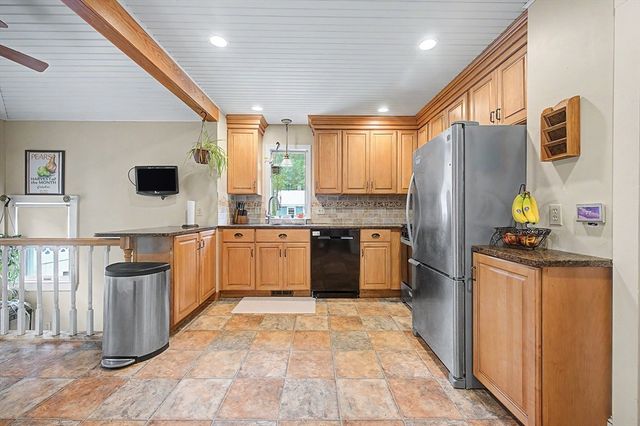 26 W Leonard St, Foxboro, MA 02035