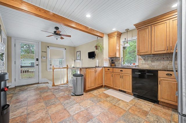 26 W Leonard St, Foxboro, MA 02035