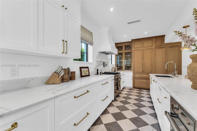 5730 SW 49th St, South Miami, FL 33155