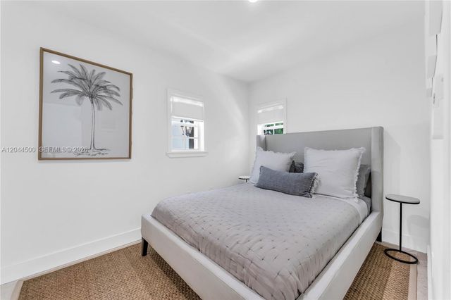5730 SW 49th St, South Miami, FL 33155