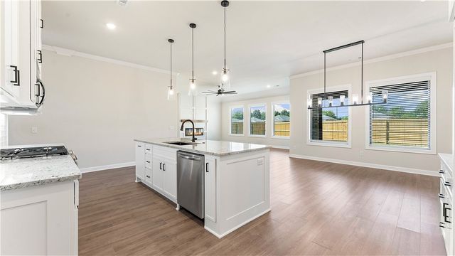 2100 Silk Street, Pea Ridge, AR 72751