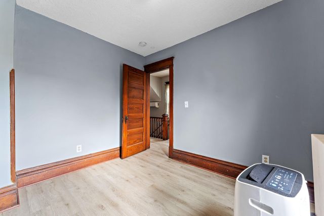 882 Aurora Avenue, Saint Paul, MN 55104