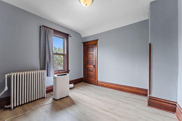 882 Aurora Avenue, Saint Paul, MN 55104