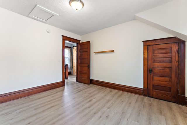 882 Aurora Avenue, Saint Paul, MN 55104