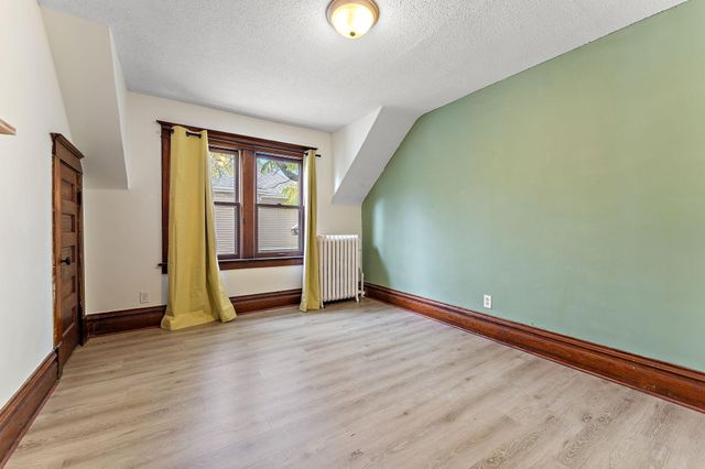 882 Aurora Avenue, Saint Paul, MN 55104