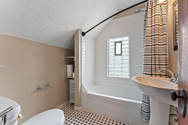 882 Aurora Avenue, Saint Paul, MN 55104