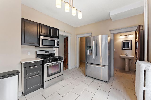 882 Aurora Avenue, Saint Paul, MN 55104