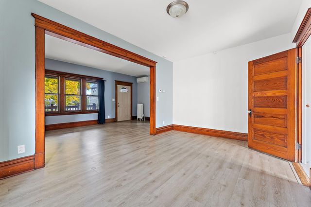 882 Aurora Avenue, Saint Paul, MN 55104