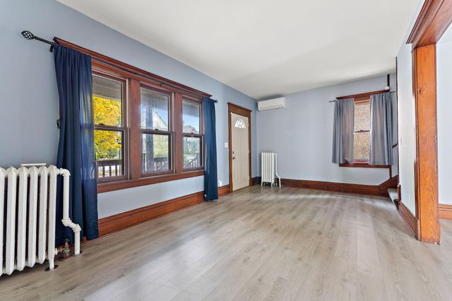 882 Aurora Avenue, Saint Paul, MN 55104