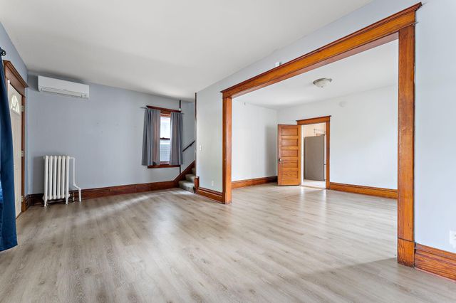 882 Aurora Avenue, Saint Paul, MN 55104