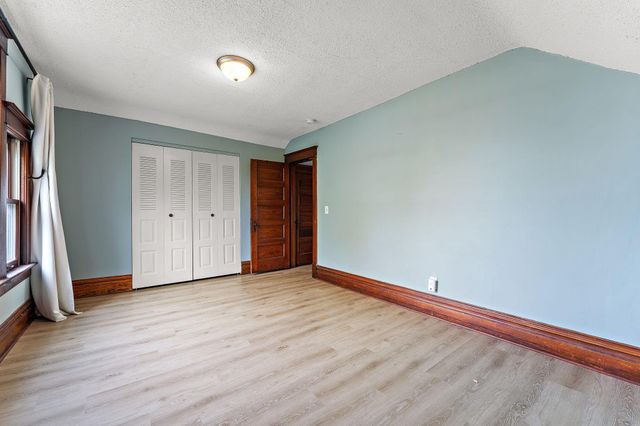 882 Aurora Avenue, Saint Paul, MN 55104