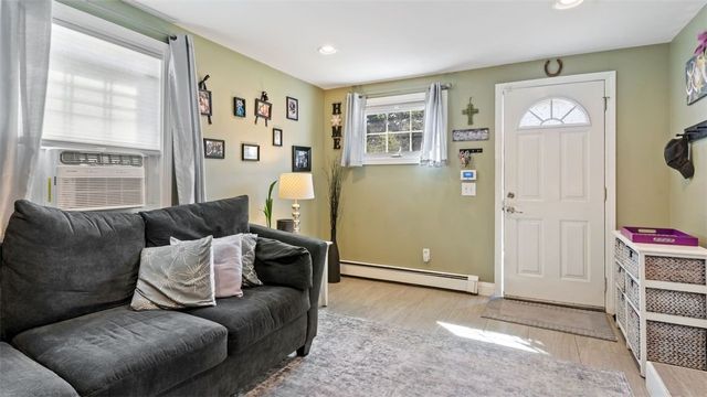 5 Hodsell Street, Cranston, RI 02910