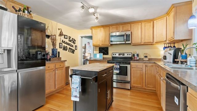 5 Hodsell Street, Cranston, RI 02910