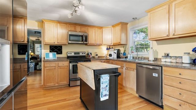 5 Hodsell Street, Cranston, RI 02910