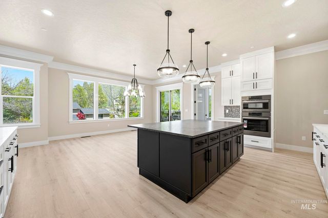1417 E Shenandoah Dr, Boise, ID 83712