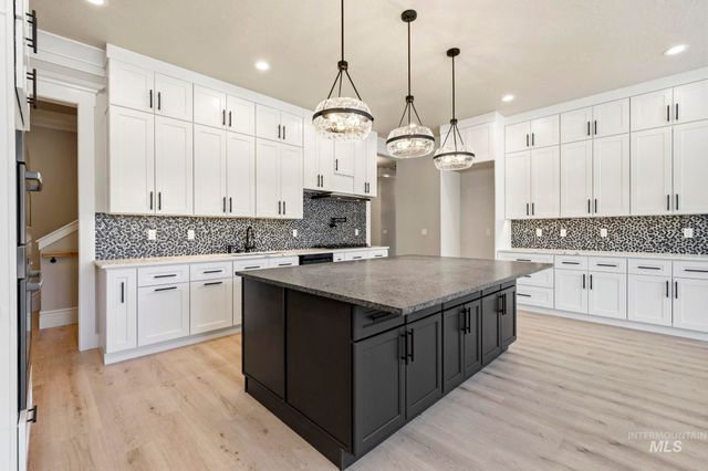 1417 E Shenandoah Dr, Boise, ID 83712