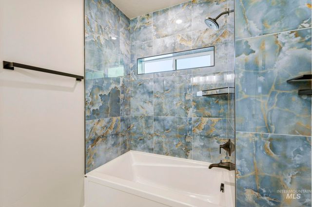 1417 E Shenandoah Dr, Boise, ID 83712