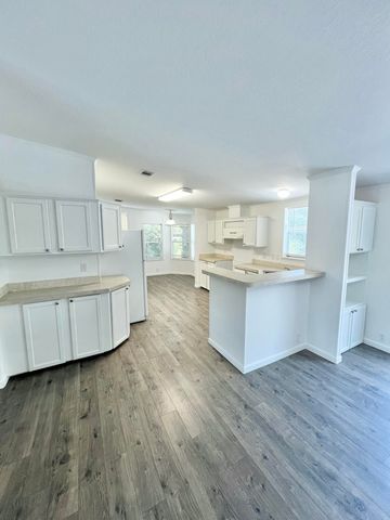 42 Cypress Lane, Freeport, FL 32439