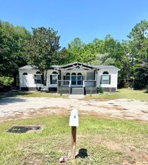 42 Cypress Lane, Freeport, FL 32439