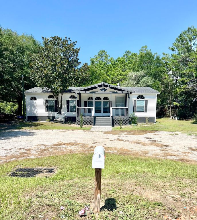 42 Cypress Lane, Freeport, FL 32439