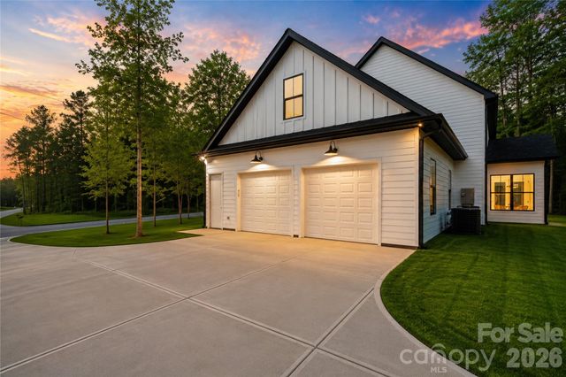 460 Riddle Mill Road, Clover, SC 29710