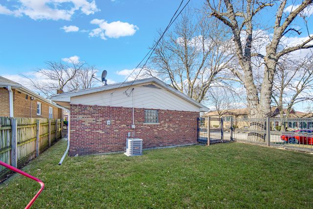 11701 S Campbell Avenue, Chicago, IL 60655