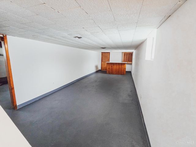 2048 W Galbraith Road, Cincinnati, OH 45239