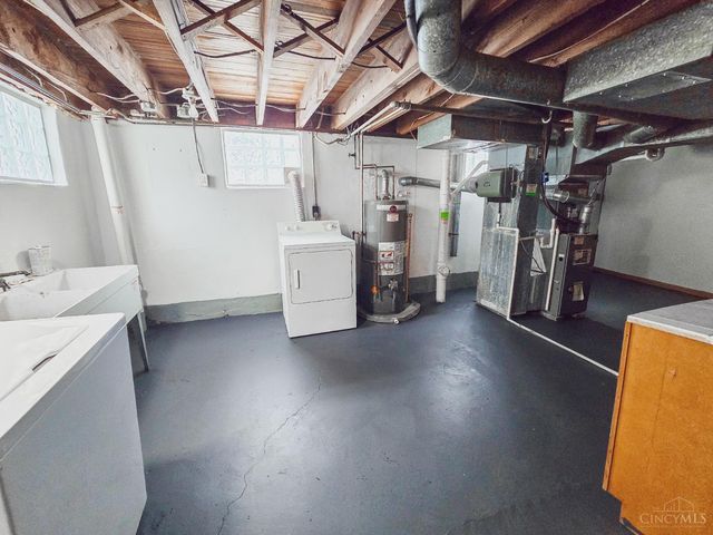 2048 W Galbraith Road, Cincinnati, OH 45239