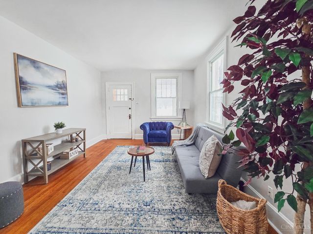 2048 W Galbraith Road, Cincinnati, OH 45239