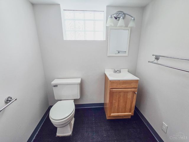 2048 W Galbraith Road, Cincinnati, OH 45239