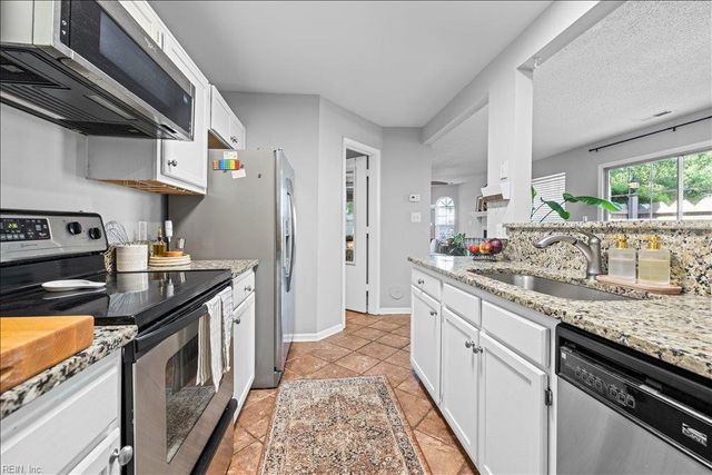 1697 Cottenham LN, Virginia Beach, VA 23454