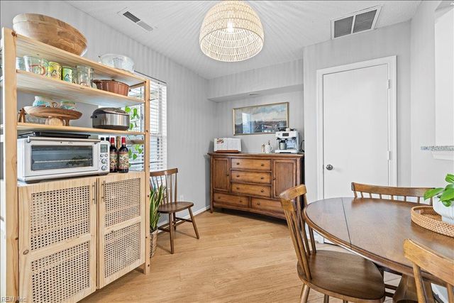 1697 Cottenham LN, Virginia Beach, VA 23454