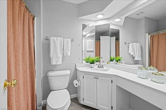 1697 Cottenham LN, Virginia Beach, VA 23454