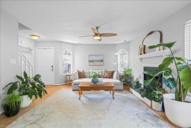 1697 Cottenham LN, Virginia Beach, VA 23454