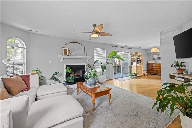1697 Cottenham LN, Virginia Beach, VA 23454