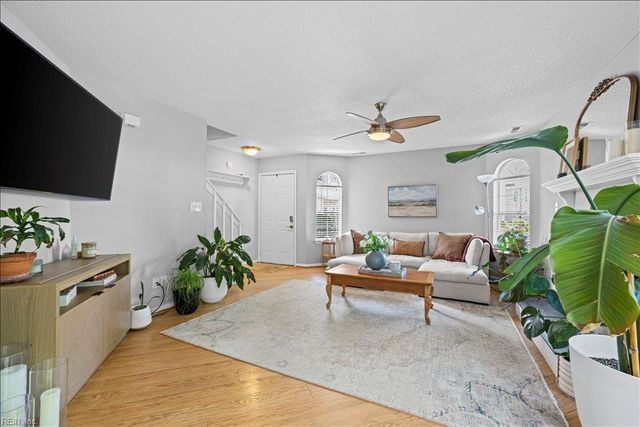 1697 Cottenham LN, Virginia Beach, VA 23454