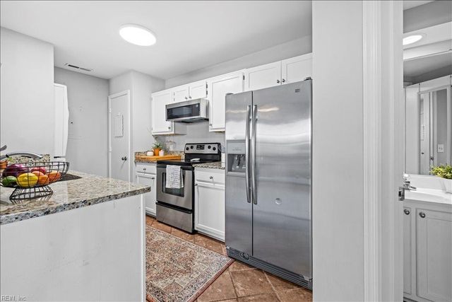 1697 Cottenham LN, Virginia Beach, VA 23454