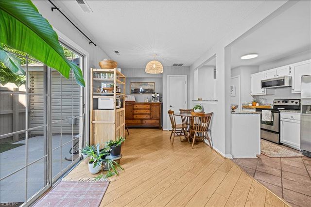 1697 Cottenham LN, Virginia Beach, VA 23454