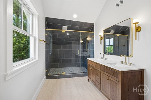 104 W 41st Street, Savannah, GA 31401