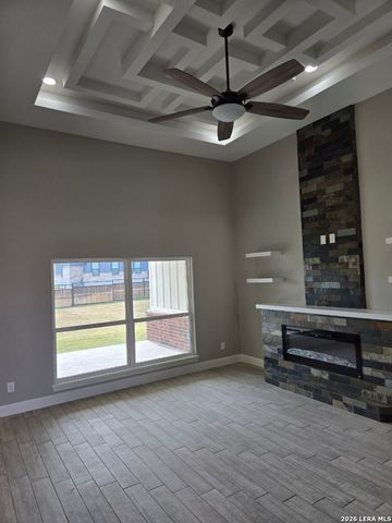 109 W Magnolia Cir, La Vernia, TX 78121